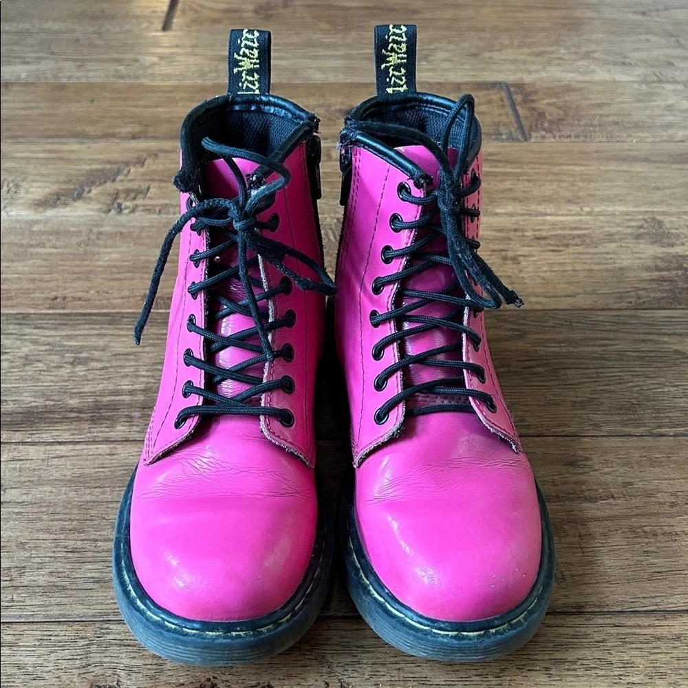 Dr. Martens Delaney Hot Pink Patent Leather 8-Eye Lace Up Combat Boots Size 2